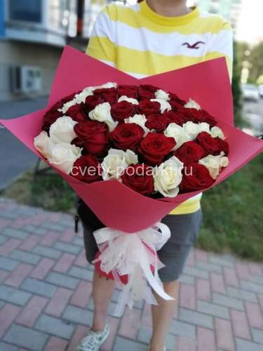 Букет цветов «Красное & Белое»